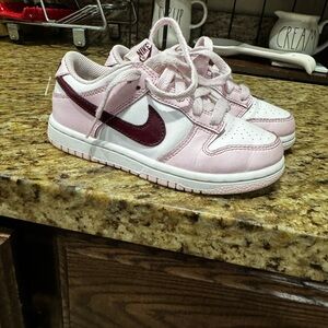 Nike dunk low little girls